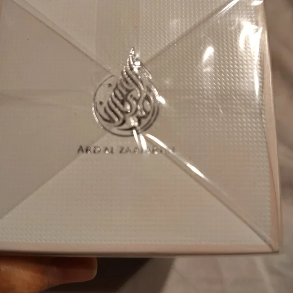 Yara Hand and Body Lotion - Picture 2 of 3